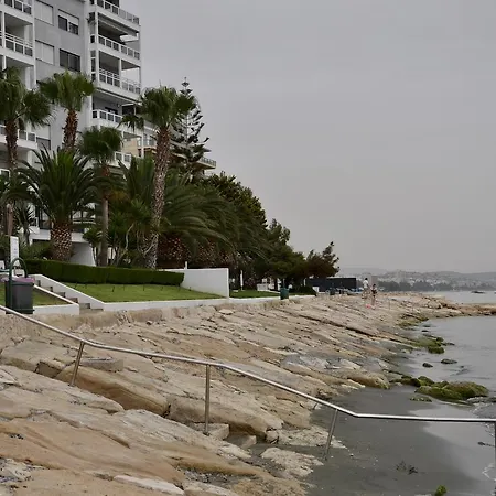 Pebble Sea Breeze Apartment